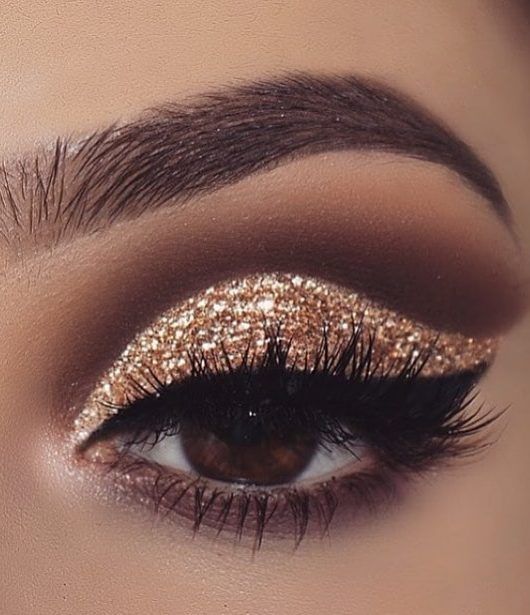 DIY Eye Makeup Sparkling Magic Gold Glitter! - Page 15 of 18 -   10 makeup Gold brown ideas