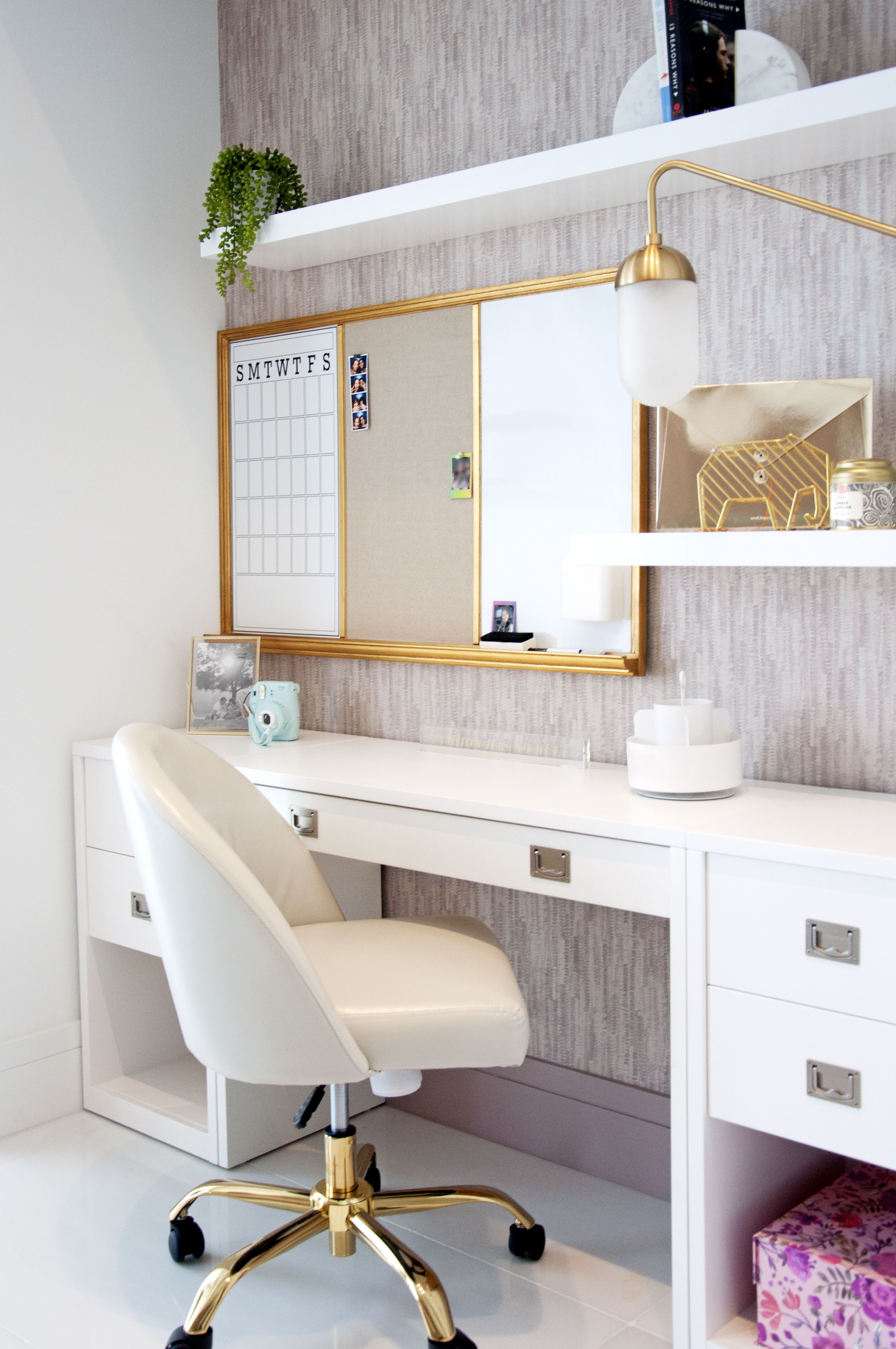 Desk Area on Dreamy Girl's Bedroom -   10 room decor For Teen Girls gold ideas