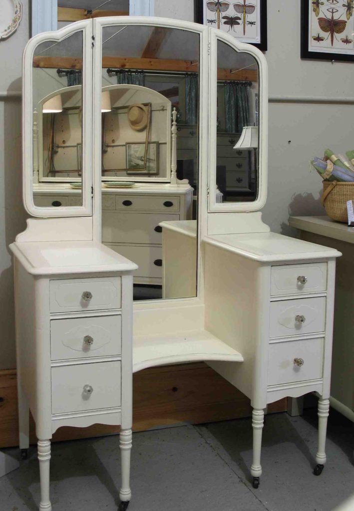 13 Beautiful DIY Vanity Mirror Ideas to Consider for Your Home -   12 antique makeup Vanity ideas