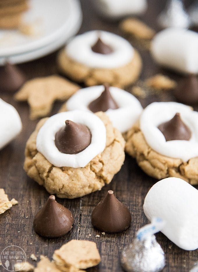 This Peanut Butter S'mores Cookie Recipe May Be Your New Favorite -   14 desserts Peanut Butter hershey’s kisses ideas