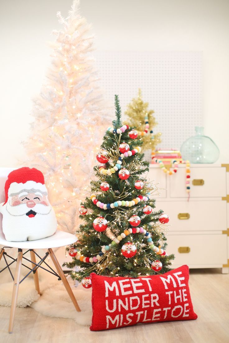 Christmas Decoration Idea: A Mini Tree in the Kids' Room -   14 room decor Christmas kids ideas
