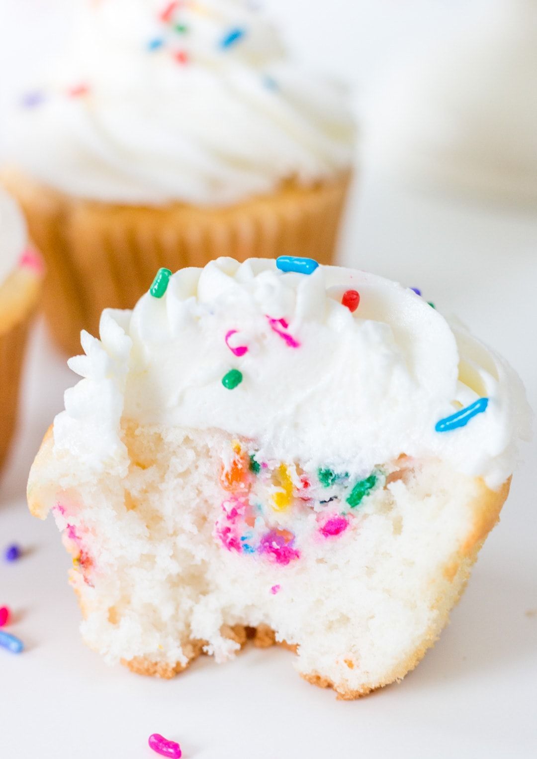 Gooey Funfetti Filled Cupcakes -   15 cup cake Flavors ideas