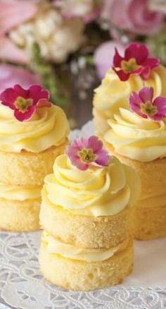 Lemon Buttercream Cakes -   16 cake Mini high tea ideas