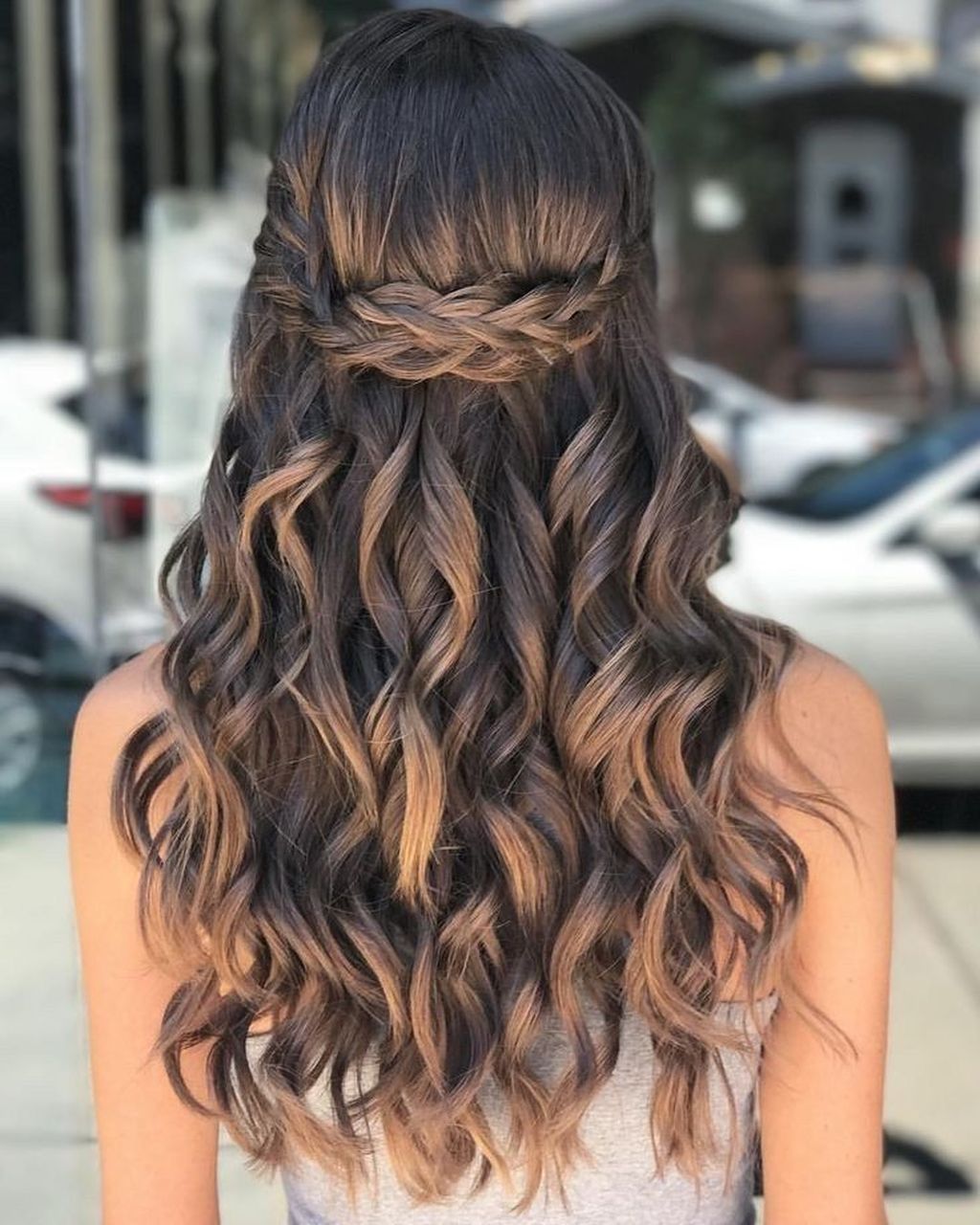 40 Pretty Prom Hairstyle Ideas For Curly Long Hair -   10 makeup Homecoming curls ideas