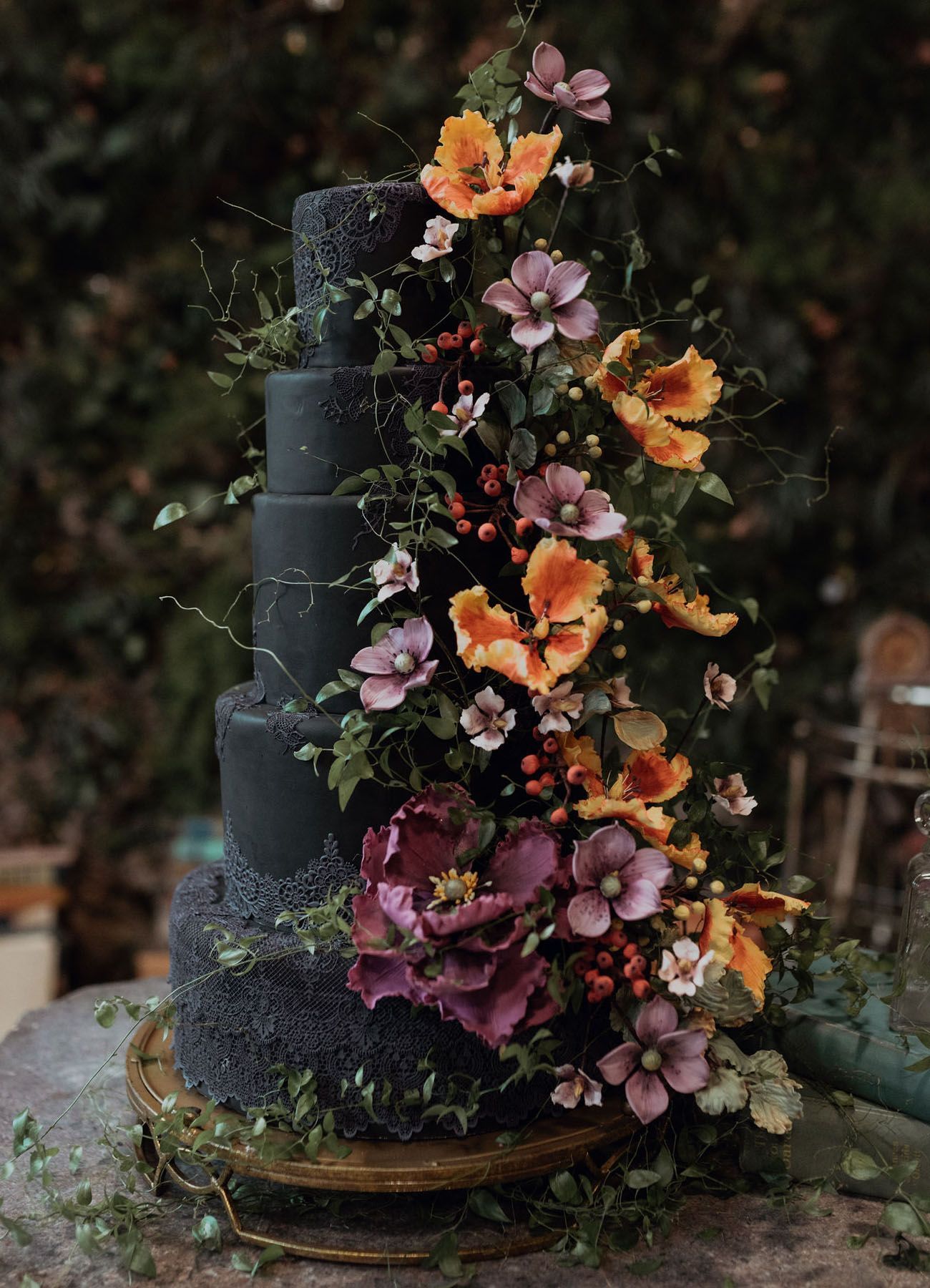 It's a Mad World: Eerie + Enchanting Alice In Wonderland-Inspired Editorial -   10 wedding Cakes black ideas