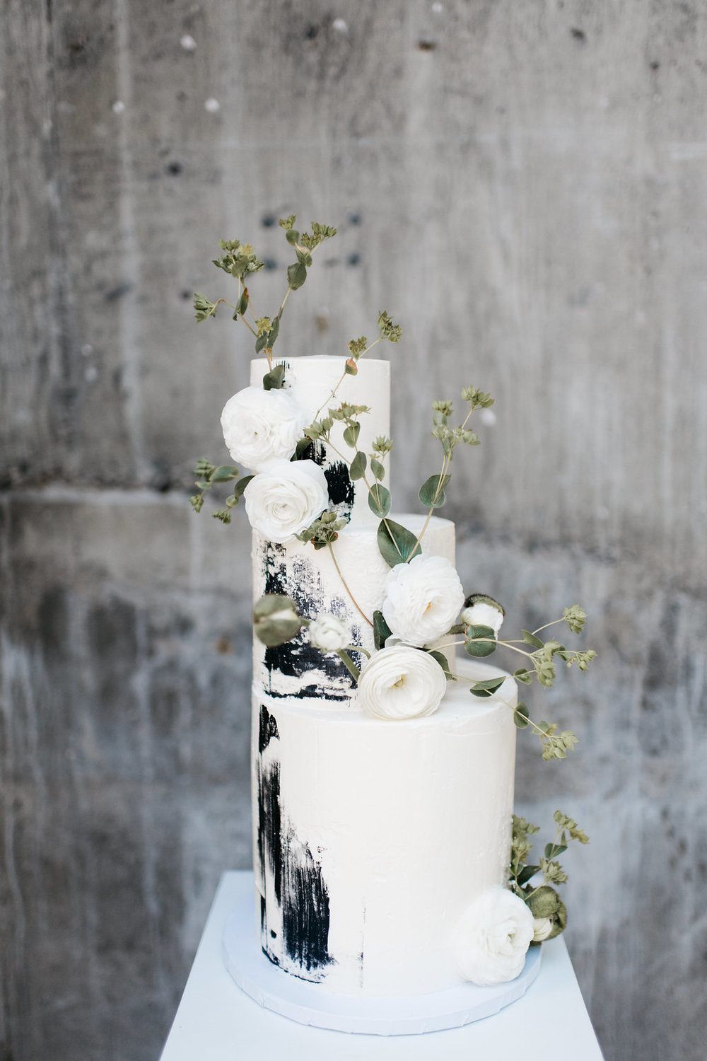Monochromatic Wedding Inspiration: Black and White and Fab All Over -   10 wedding Cakes black ideas