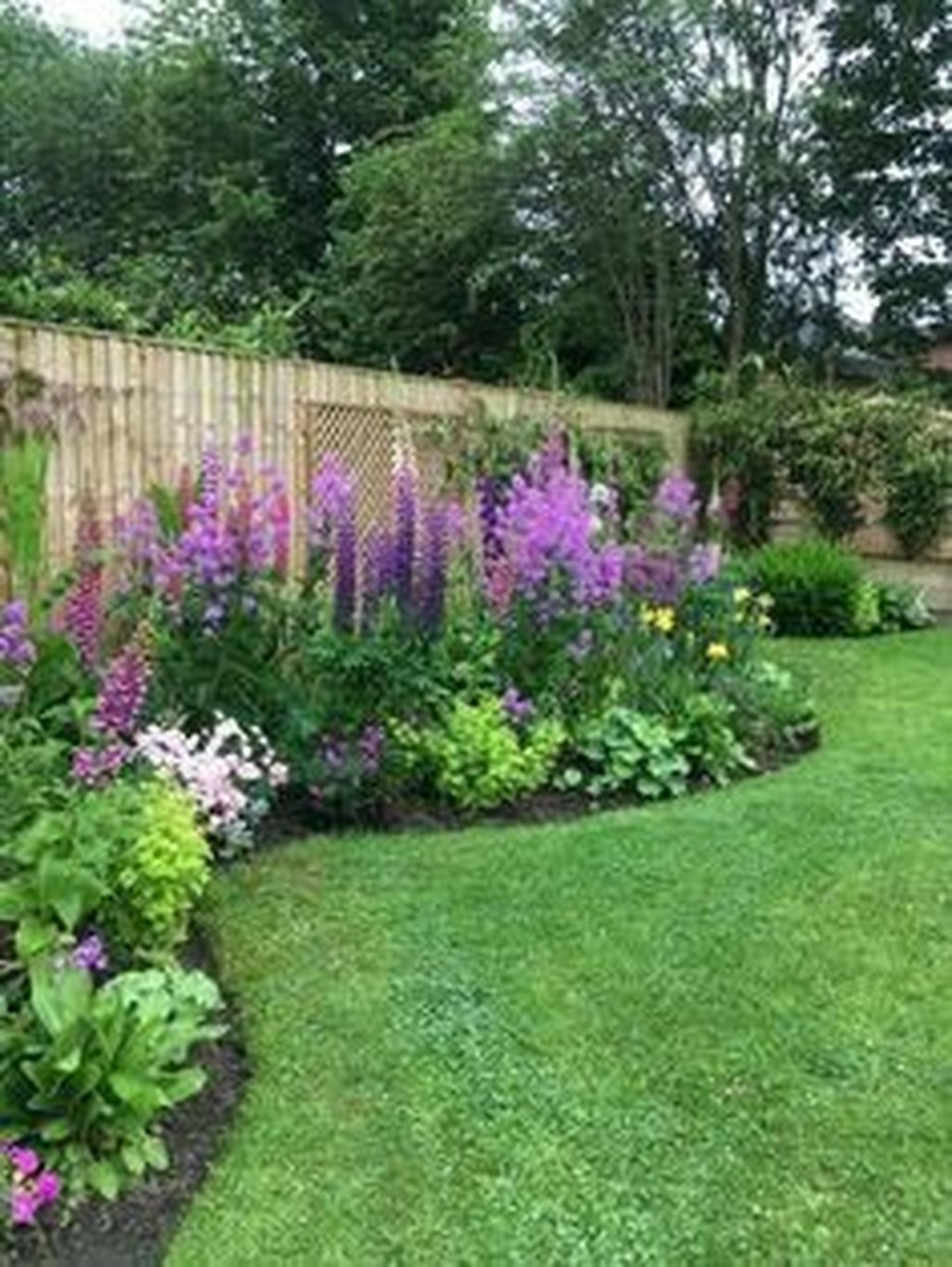 45 Easy And Low Maintenance Front Yard Landscaping Ideas -   13 plants Beautiful front yards ideas