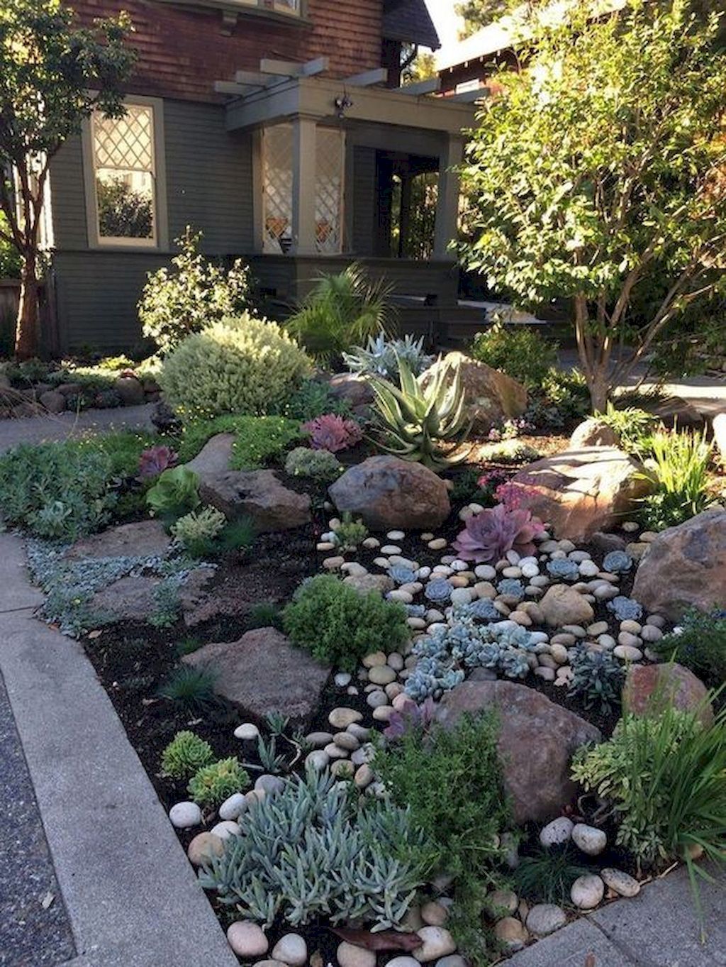 Beautiful Low Maintenance Front Yard Garden and Landscaping Ideas 44 -   13 plants Beautiful front yards ideas