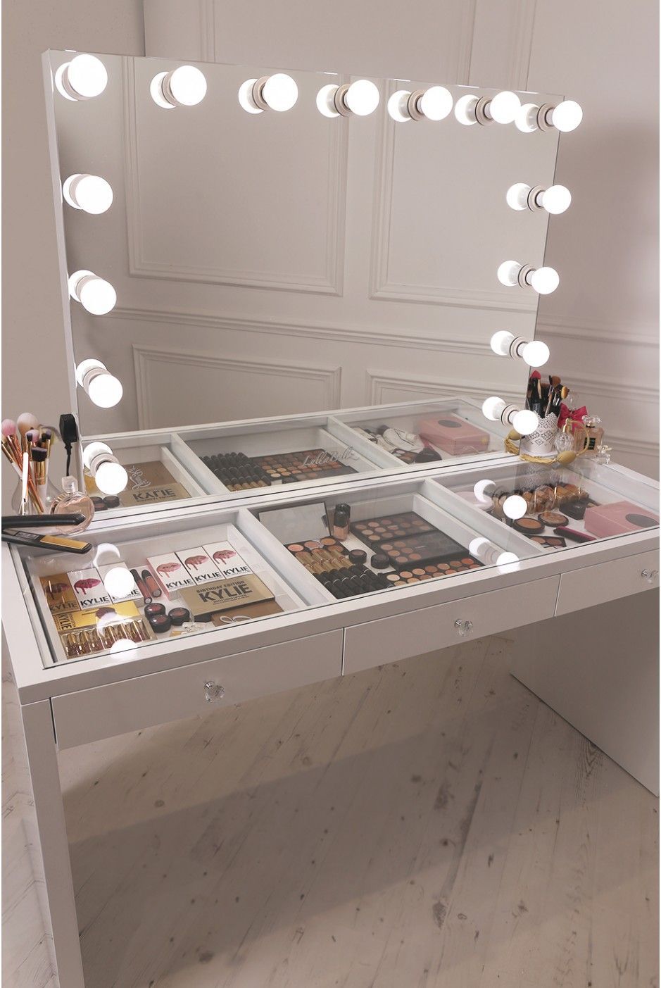 ? 17 DIY Vanity Mirror Ideas to Make Your Room More Beautiful -   15 makeup Light table ideas