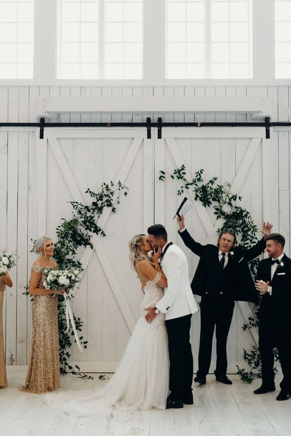A Gorgeous Minimal White-Washed Barn Wedding in All White -   17 wedding Outdoor country ideas