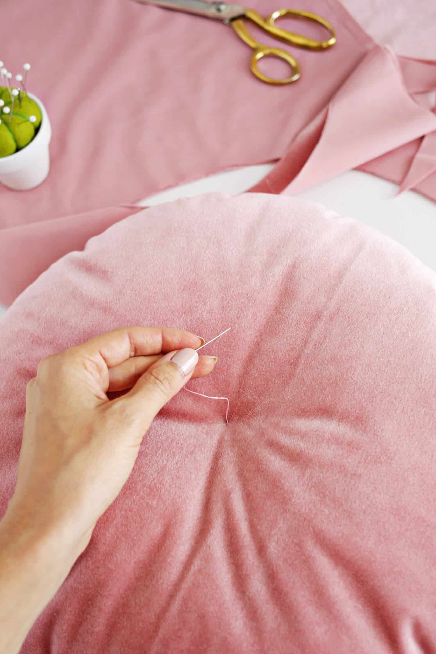 Round Velvet Pillow DIY -   18 fabric crafts Pillows easy diy ideas