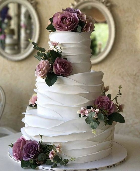 50 Gorgeous Romantic Wedding Cake Ideas in 2019 -   13 desserts Cake wedding ideas