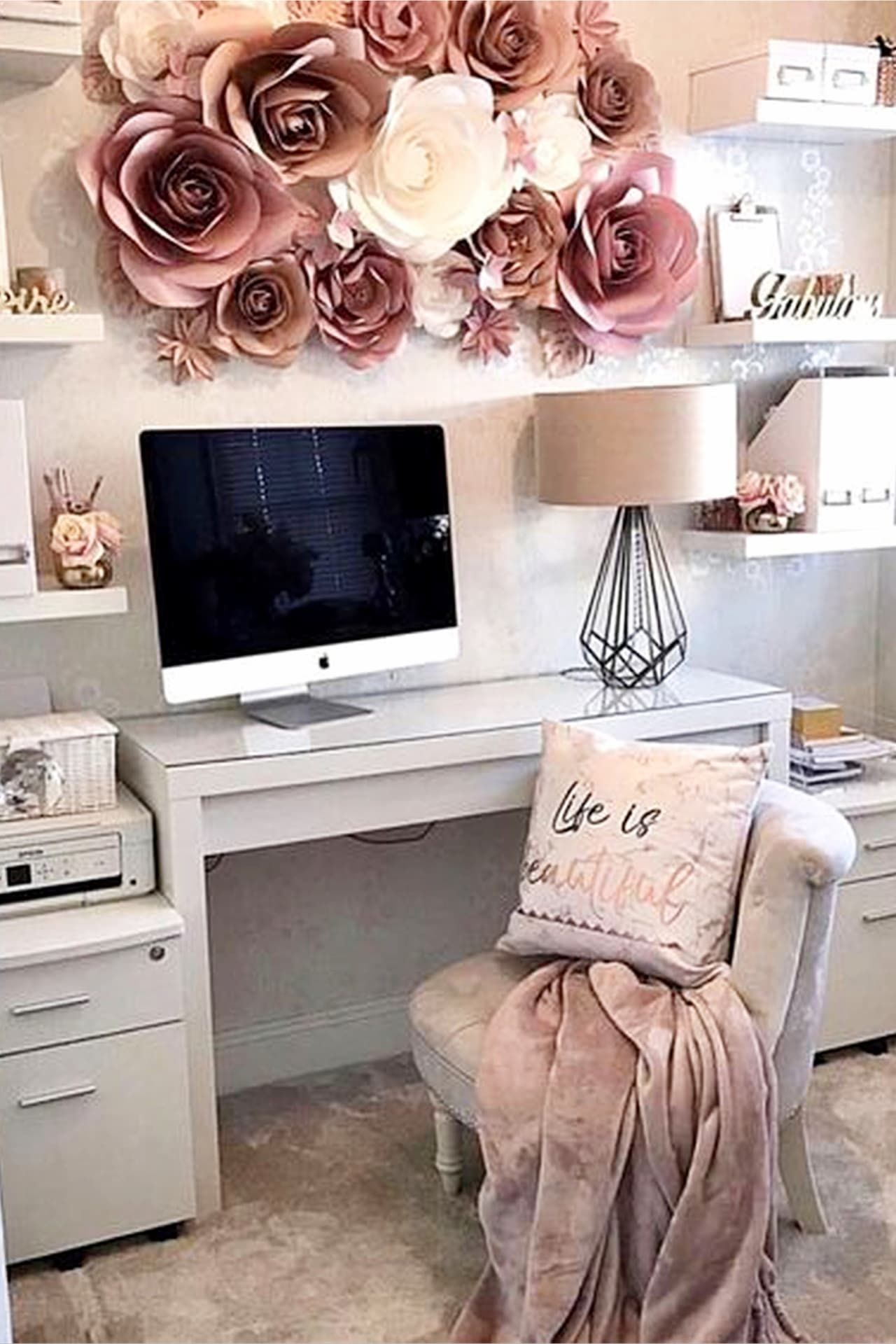Pretty Home Office Ideas For Women - Glam Chic Home Office Inspiration -   8 room decor For Women home ideas