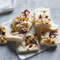 Raspberry-Pistachio Greek Yogurt Bark -   10 diet Dukan greek yogurt ideas
