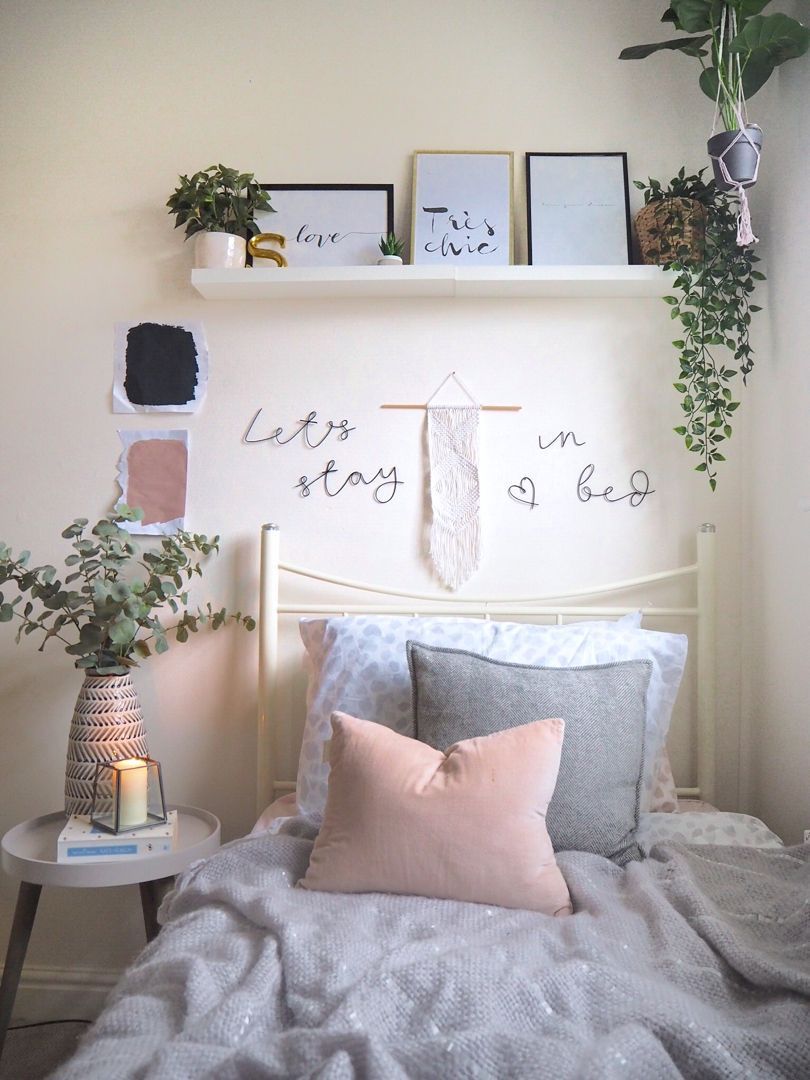 Scandi Grey and pink student dorm bedroom with faux plants -   10 green plants In Bedroom ideas