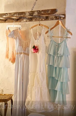 My new website ....... -   11 vintage dress Room ideas