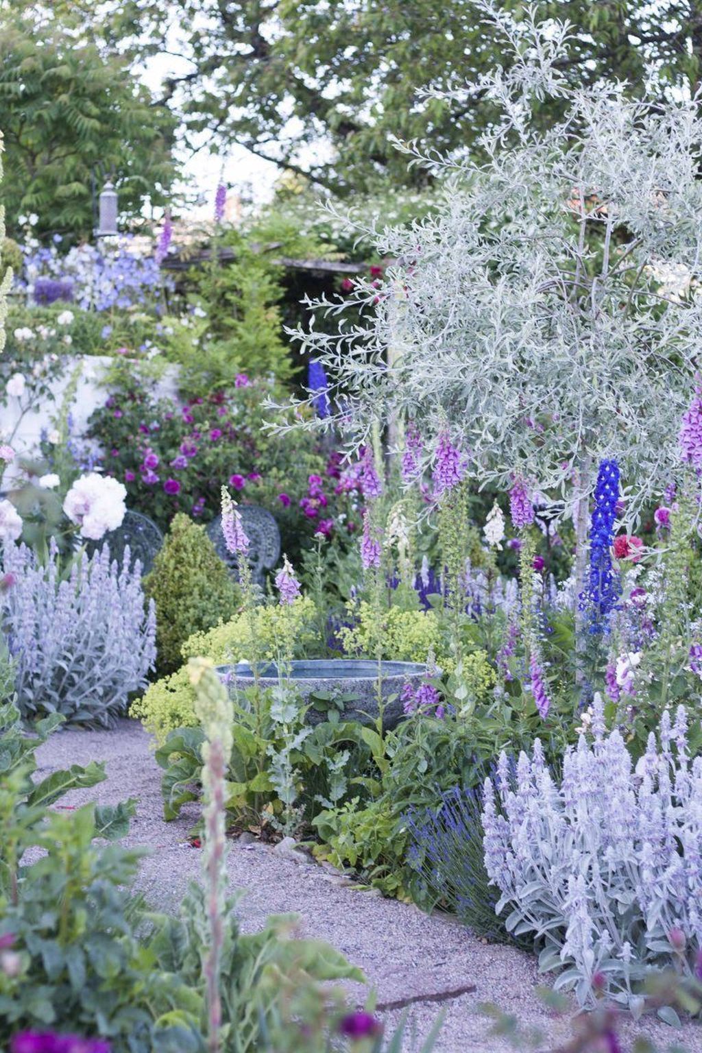95 Beautiful Small Cottage Flowers Garden for Backyard Ideas -   12 garden design English flower ideas