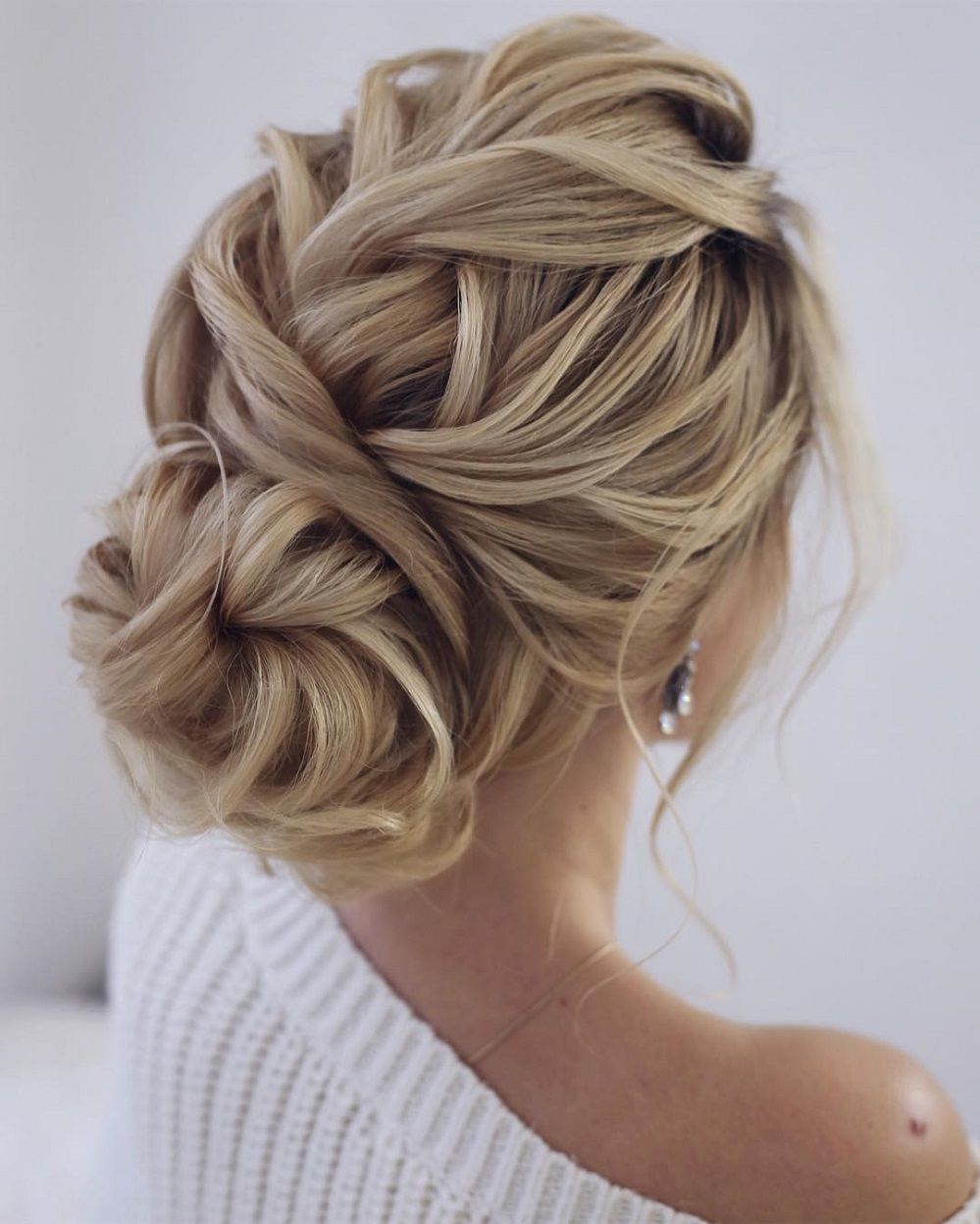 Gorgeous super-chic hairstyles That's Breathtaking -   13 bridesmaid hair Bun ideas