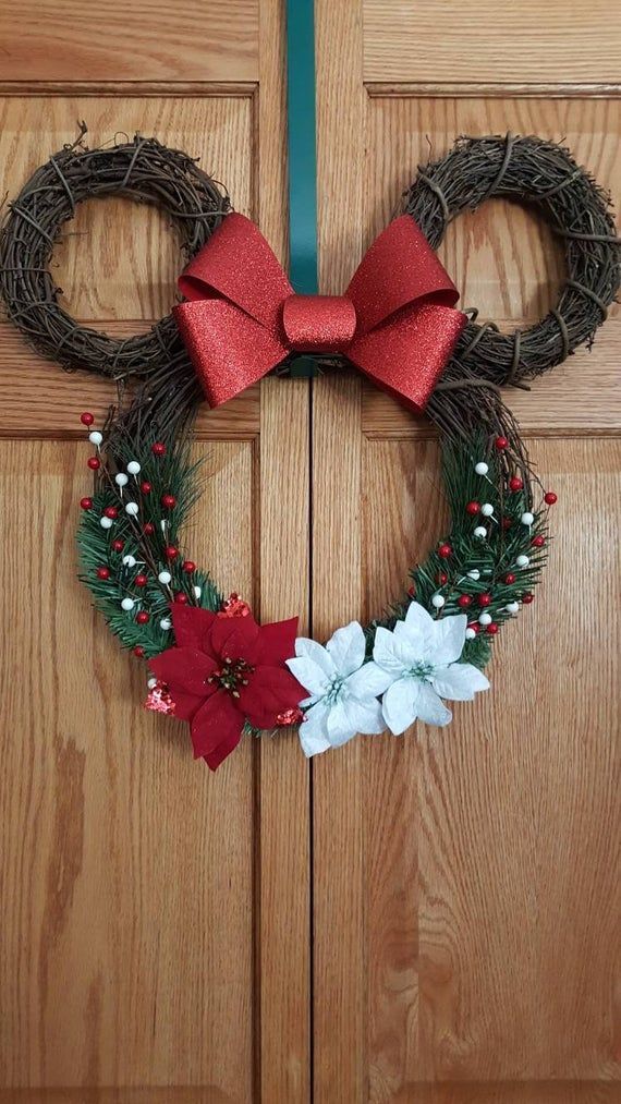 Minnie Mouse Wreath. Lighted Minnie Mouse wreath. Minnie wreath. Minnie Christmas. Disney Christmas. Minnie mouse. Mickey and minnie -   14 holiday Wreaths design ideas