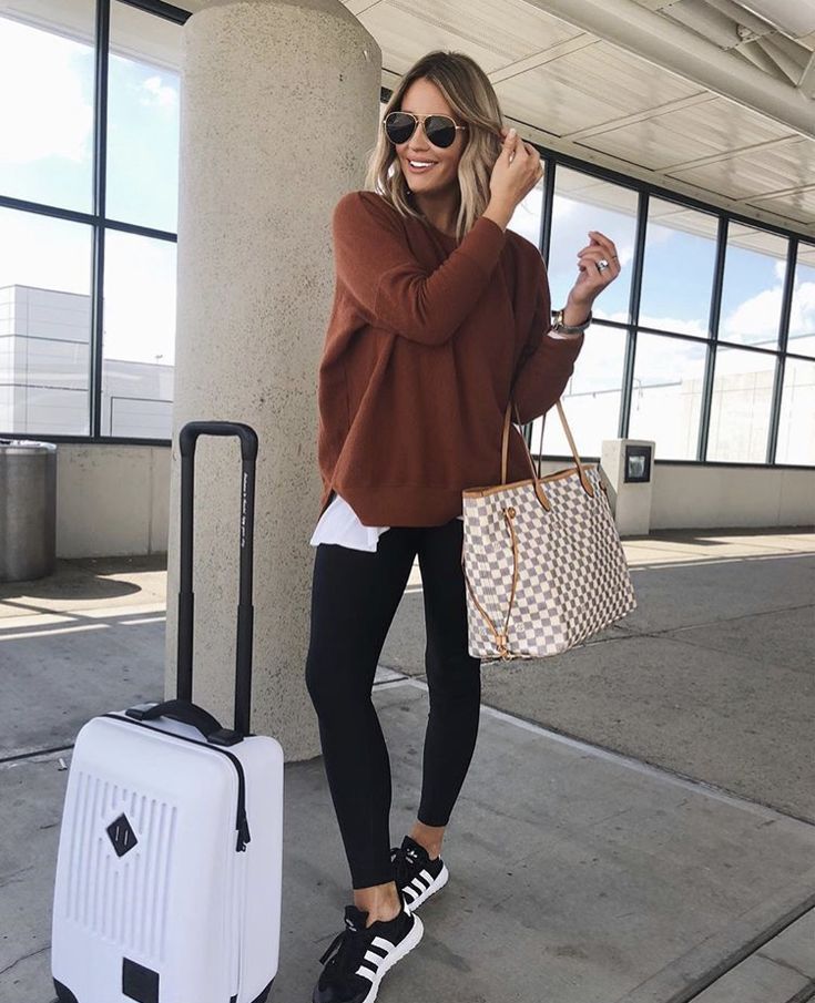 Travel outfit, airport outfit, fashion, cozy, comfy, simple, cool, pretty, trend -   18 holiday Style travel ideas