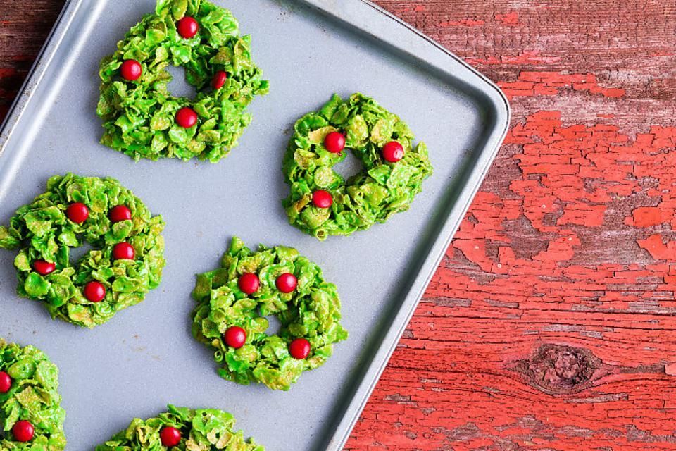 Got Corn Flakes? How to Make No-Bake Christmas Cookie Wreaths! -   12 holiday Wreaths corn flakes ideas