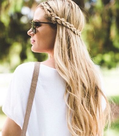Long Hair Women's Styles : Long beachy waves are perfect w/ this no fuss braided hairstyle. Barefoot Blonde -   13 hairstyles Boho barefoot blonde ideas