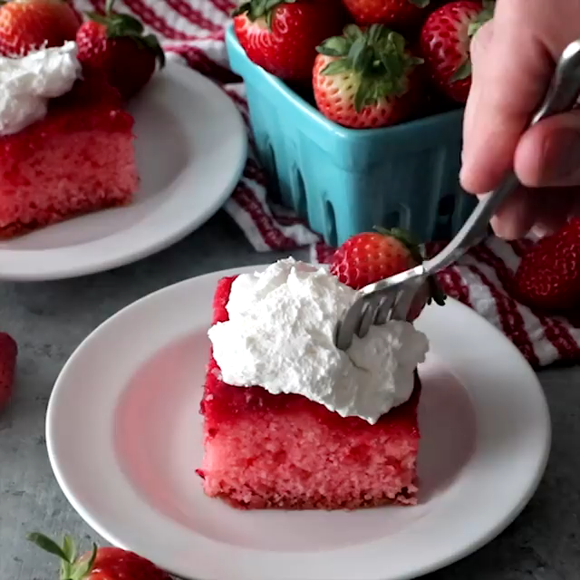 STRAWBERRY UPSIDE DOWN CAKE -   15 cake Strawberry cream ideas