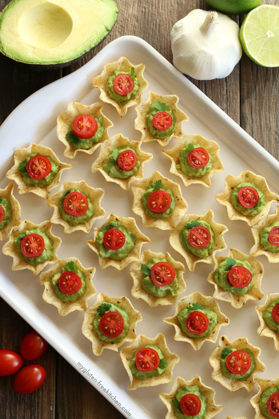 30 Easy Christmas Appetizers - Best Holiday Appetizer Recipes -   15 fruit holiday Appetizers ideas