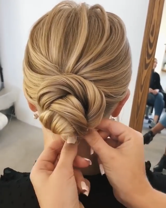 Easy elegant  updo hairstyles DIY video@oksana_sergeeva_stilist via Instagram -   21 elegant hairstyles Videos ideas