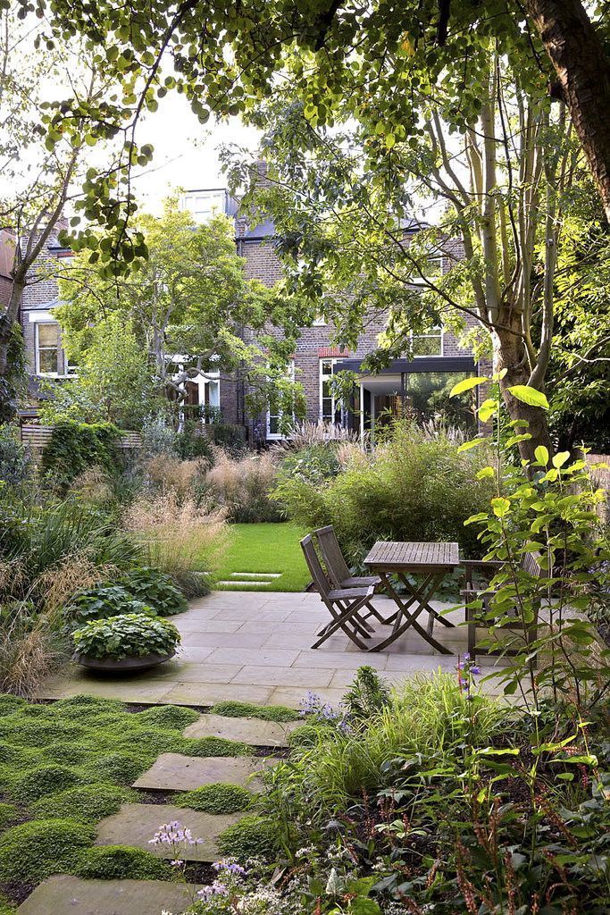 I very much like this garden designed by Joanne Bernstein. I like the way she h -   8 garden design Layout no grass ideas