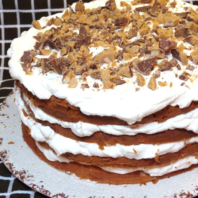 Butter Brickle Cake Frosted with Whipped Cream & Topped with Crushed Milk Chocolate Toffee -   12 cake Yellow whipped topping ideas