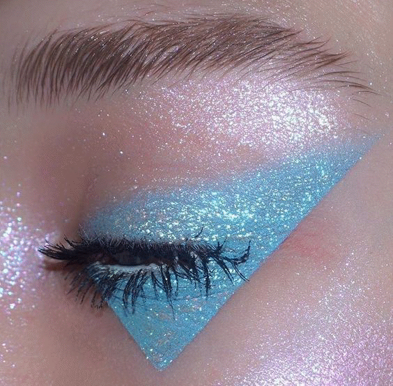 21 Abstract Makeup Looks That Are Totally Selfie-Worthy -   15 makeup Art abstract ideas