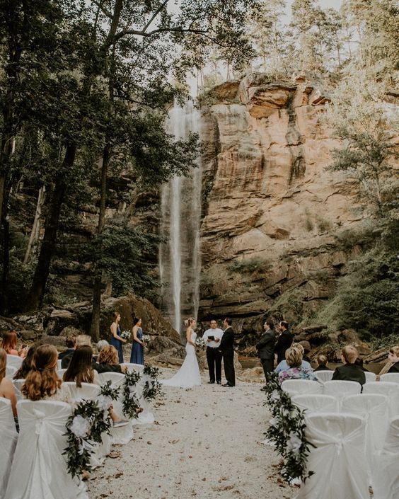 Mountain Wedding Inspiration that celebrates the union of adventure & romance - Hike n Dip -   15 wedding Venues mountains ideas