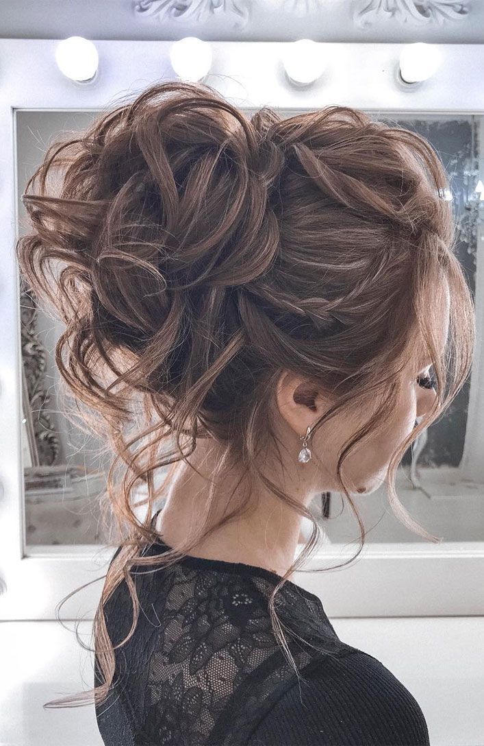 44 Messy updo hairstyles - The most romantic updo to get an elegant look - Wedding hairstyles | Wedding makeup | Nail Art Designs -   16 hairstyles Cute messy ideas