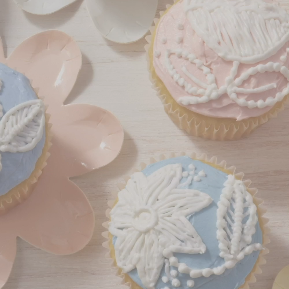 How to Make Buttercream Flower Embroidered Cupcakes -   20 cake Beautiful baking ideas