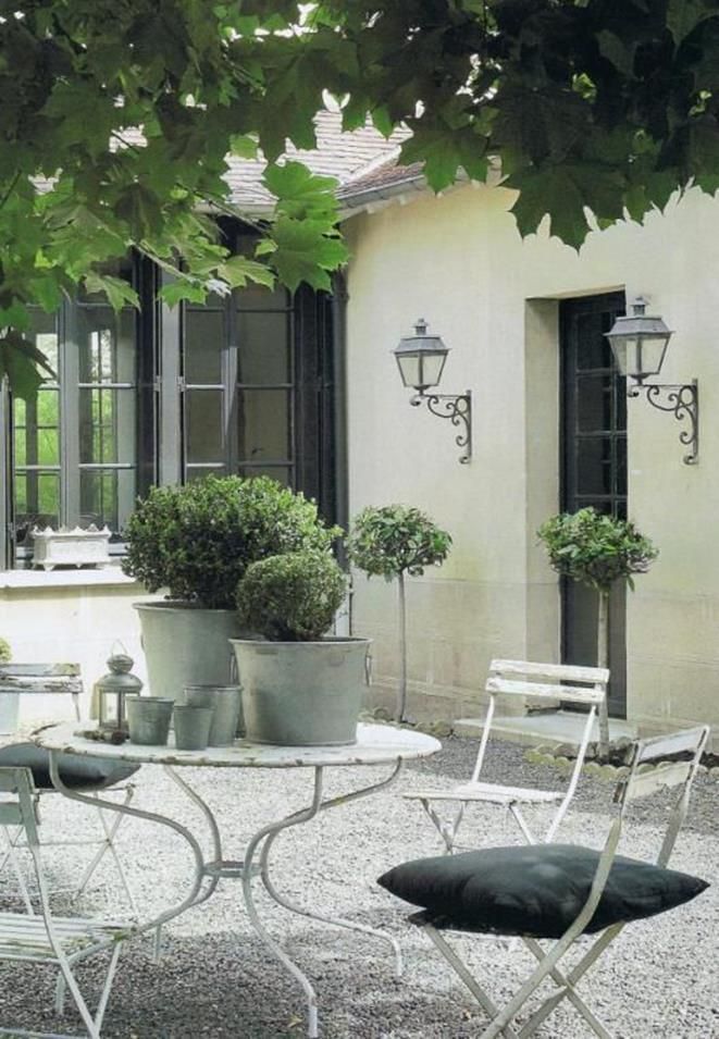 French Courtyard Garden Design 11 - Let's DIY Home -   16 garden design French patio ideas