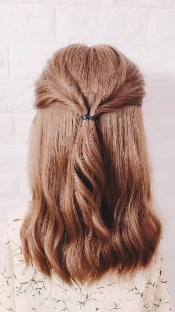 Do you wear skirts today? Try this hairstyle princess hairstyles for prom -   21 hair Updos videos ideas