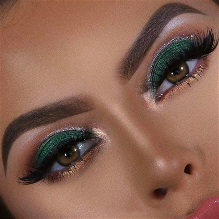 50 Stunning Christmas Green Eyeshadow Makeup Ideas You Must Know - Page 20 of 50 - Cute Hostess For Modern Women -   12 makeup Party green ideas