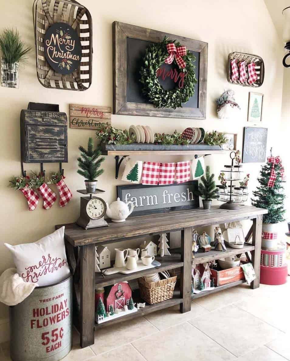 25 Warm And Welcoming Christmas Decorated Entryway Ideas -   15 holiday Season ideas
