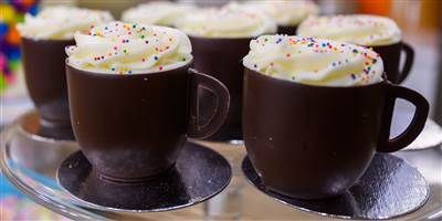 Trick your guests with a cake that looks just like a cup of coffee -   20 cake Coffee cup ideas