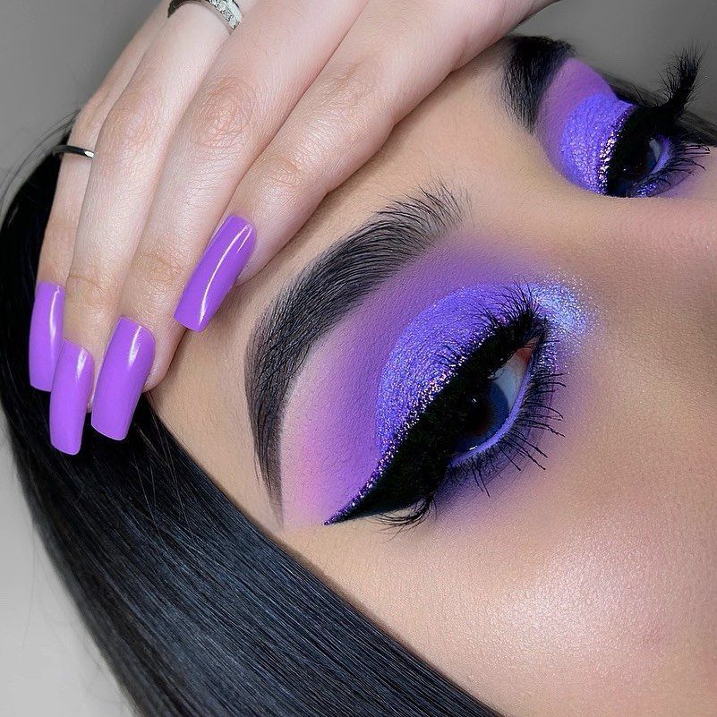 Kayla рџ‘јрџЏ» on Instagram: “Definitely one of my favorite colors рџ’њ ——————————————————— @anastasiabeverlyhills brow duo powder, clear brow gel, & #lashbrag…” -   13 makeup Ojos violeta ideas
