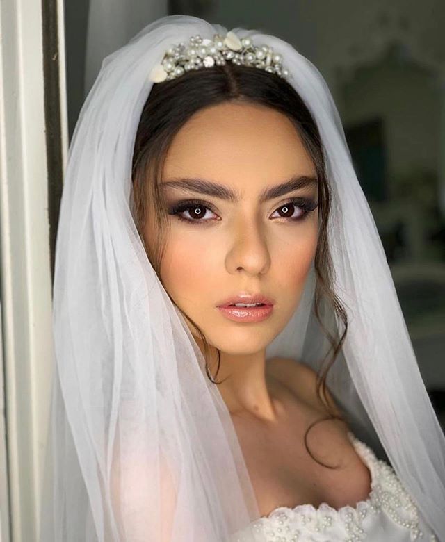 15 makeup Gold brides ideas