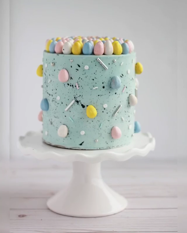 Easter Chocolate Egg Cake using buttercream icing with edible glitter and sprinkles -   17 cup cake Easter ideas