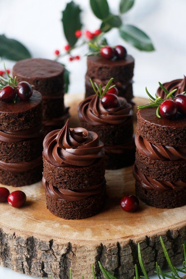 Chocolate Gingerbread Mini Cakes (vegan & gluten-free) - Nirvana Cakery -   18 chocolate cake Aesthetic ideas
