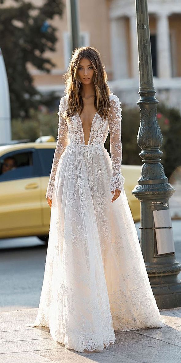 Eugenie Wedding Dress Minnie Mouse Dress Casual Wedding Dresses For Second Marriages Plain White Wedding Dress -   19 lace dress 2019 ideas