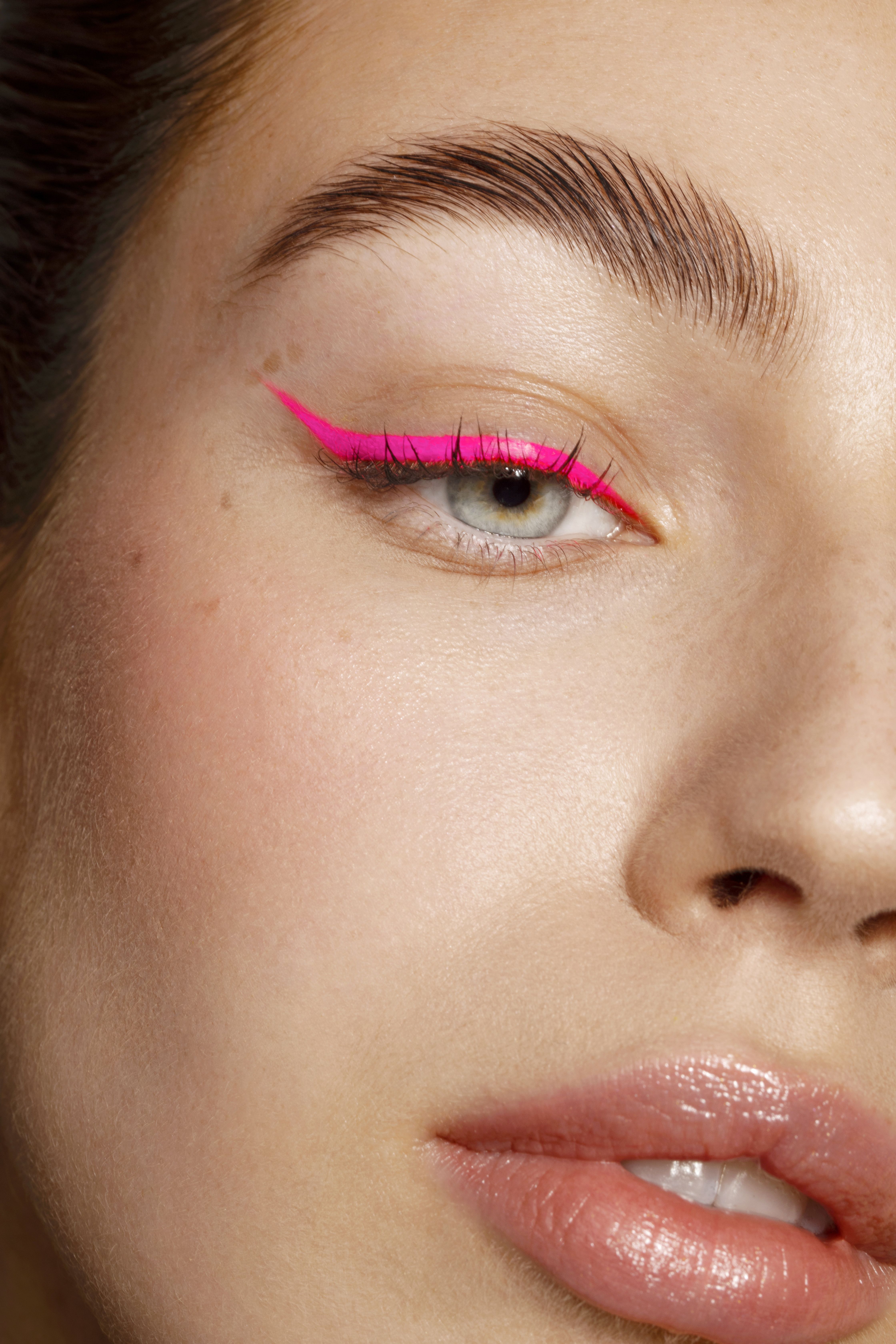 Neon pink eye liner / Macro beauty -   12 makeup Pink winged liner ideas