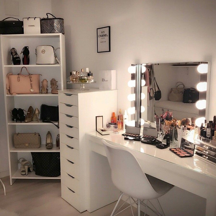 30+ Clever Ways to Use Small Space for Dressing Table with mirror -   13 makeup Room office ideas