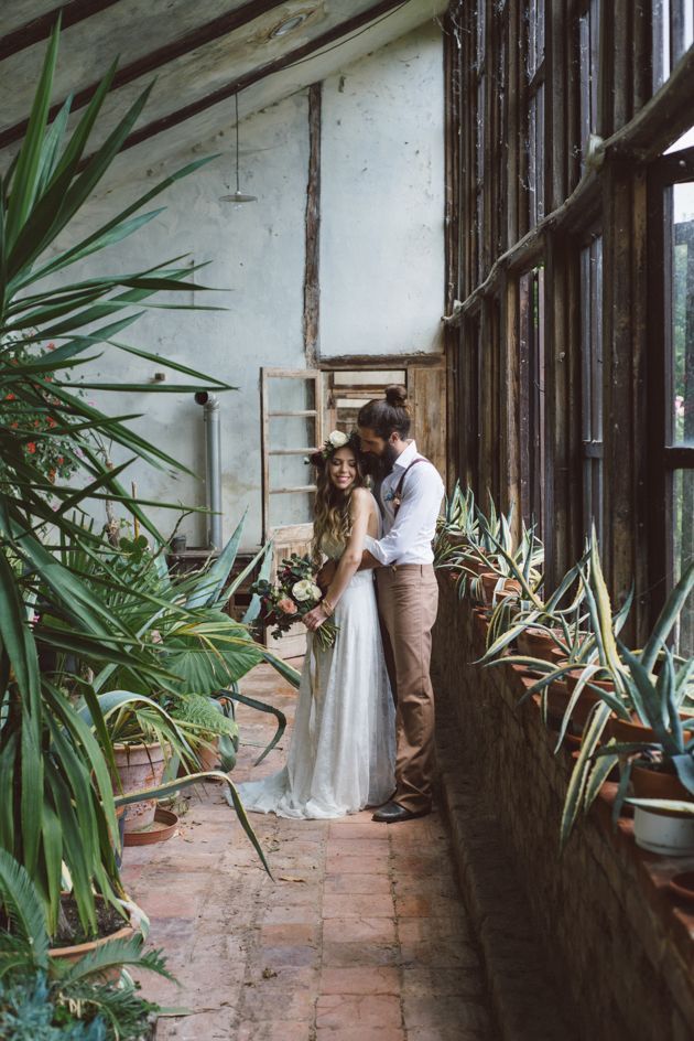 Cool Indie Wedding Inspiration (Perfect for Autumn & Winter Weddings) -   15 wedding Winter shooting ideas