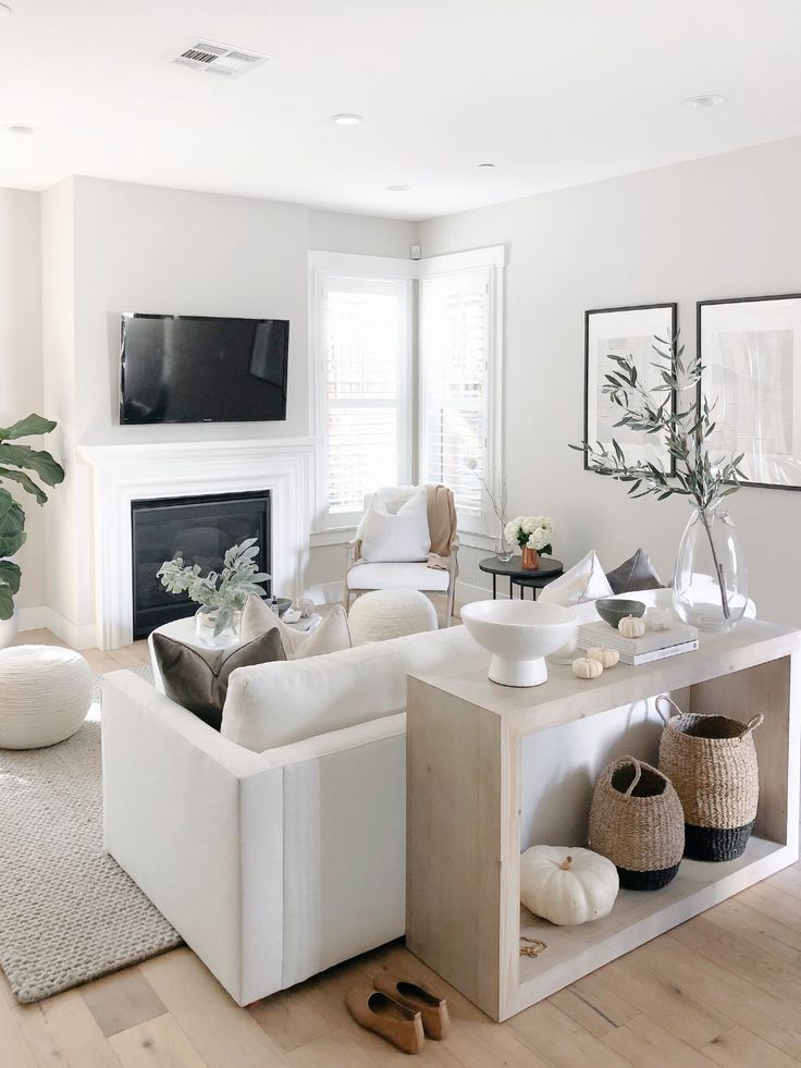 Our Living Room Reveal with Havenly — Girl Meets Gold -   17 room decor Cute couch ideas