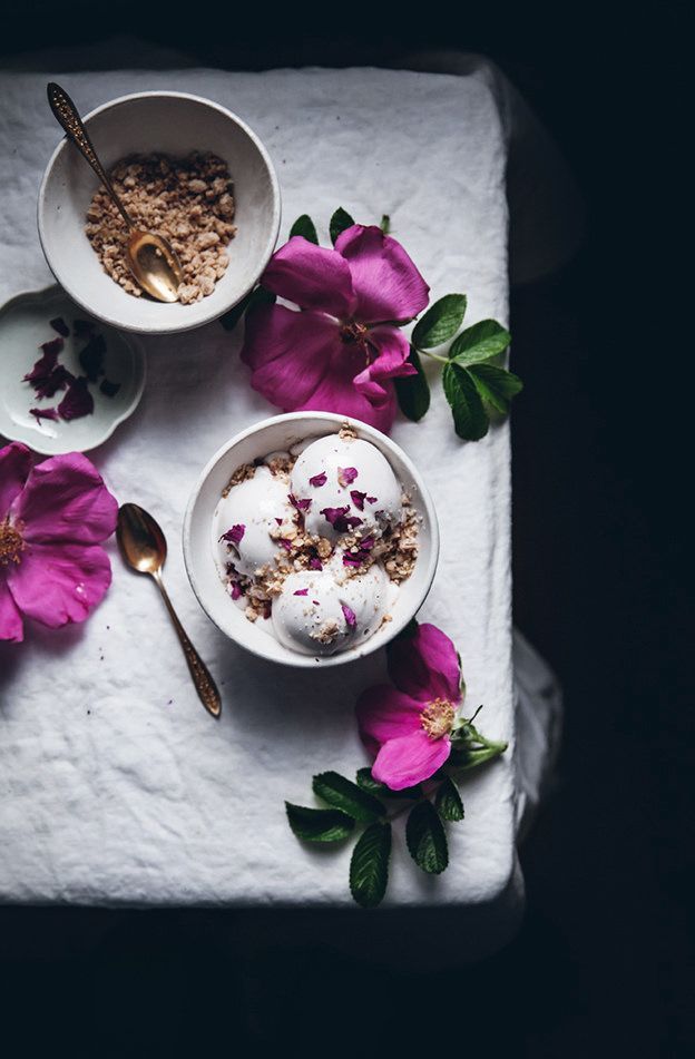 Vegan coconut + rose petal ice cream with cardamom crumble topping - Call Me Cupcake -   17 sand desserts Photography ideas